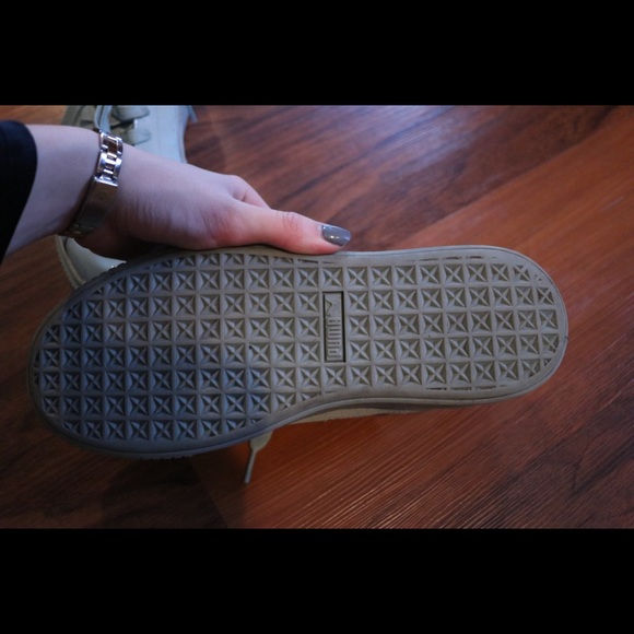 Puma Basket Platform Patent Sneakers (Size 9.5) - Picture 4 of 6